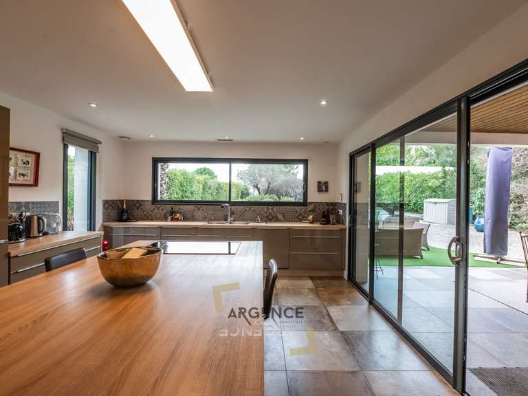 Maison Saint-Vincent-de-Barbeyrargues - 5 chambres - 220m²