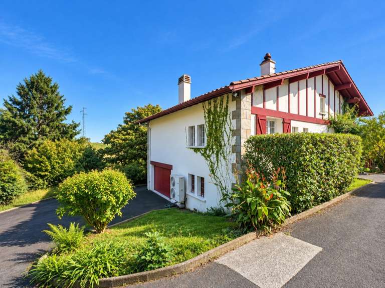 Maison Urrugne - 5 chambres - 214m²