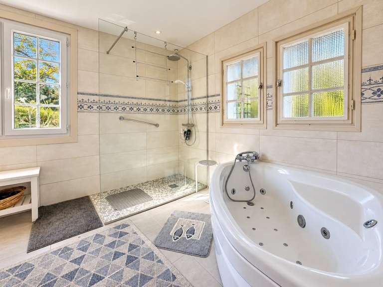 Maison Urrugne - 5 chambres - 214m²