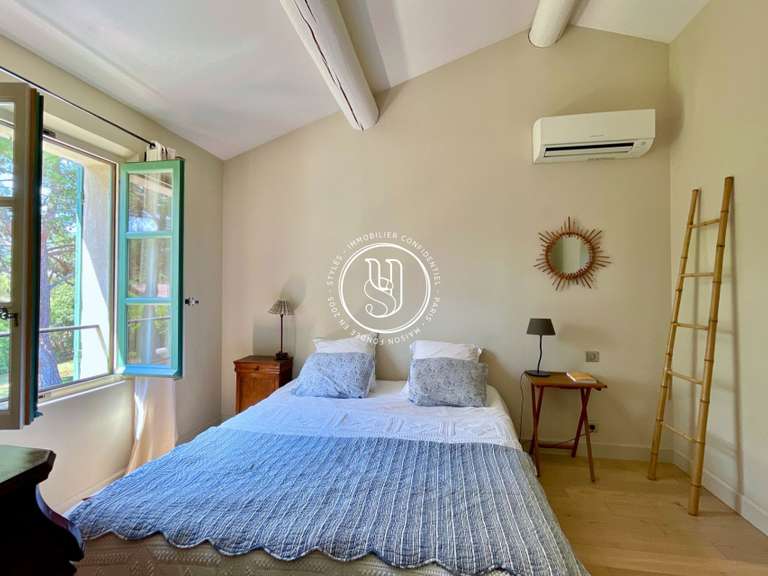 Maison Eygalières - 4 chambres - 207m²
