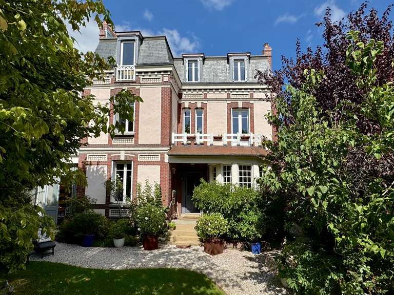 House Mont-Saint-Aignan - 6 bedrooms - 242m²