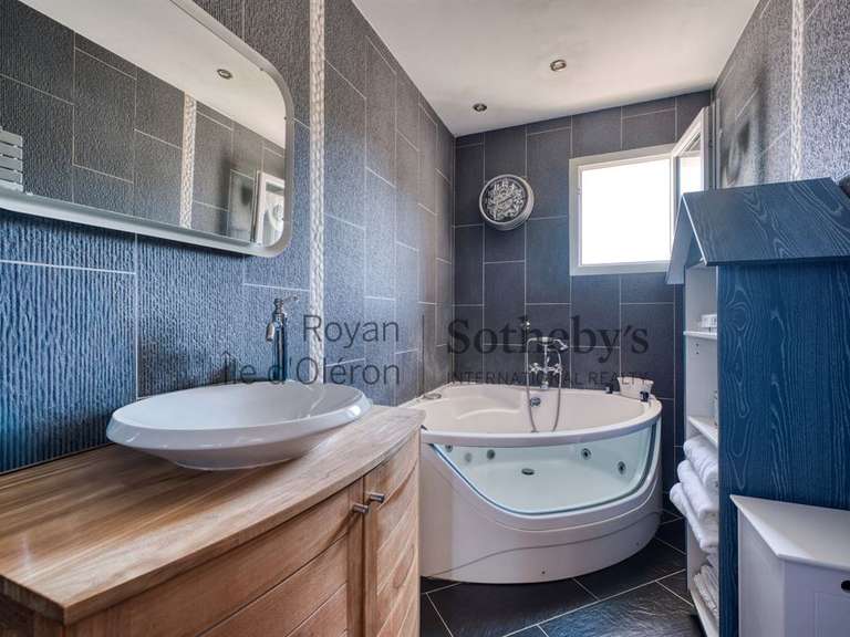 Maison Saint-Trojan-les-Bains - 5 chambres - 130m²