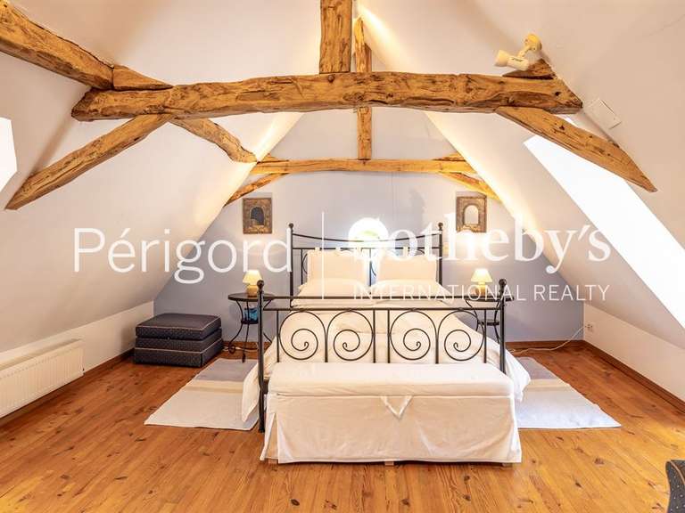 Maison Les Eyzies - 8 chambres - 449m²