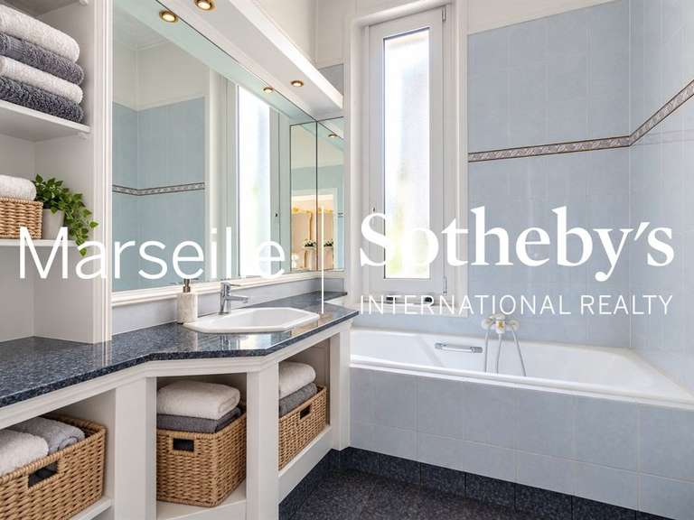 Maison Marseille 8e - 4 chambres - 212m²