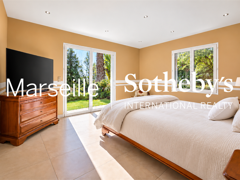 Maison Marseille 13e - 4 chambres - 251m²