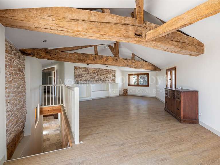 Maison Saint-Amour-Bellevue - 9 chambres - 311m²