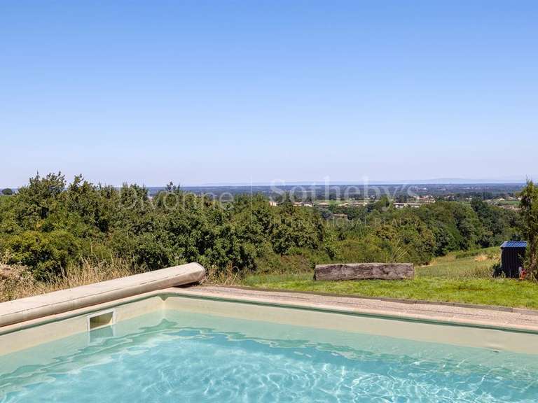 Maison Saint-Amour-Bellevue - 9 chambres - 311m²