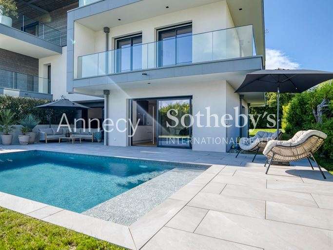 Maison Annecy-le-Vieux - 5 chambres - 217m²