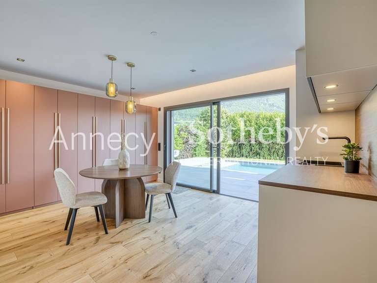 Maison Annecy-le-Vieux - 5 chambres - 217m²