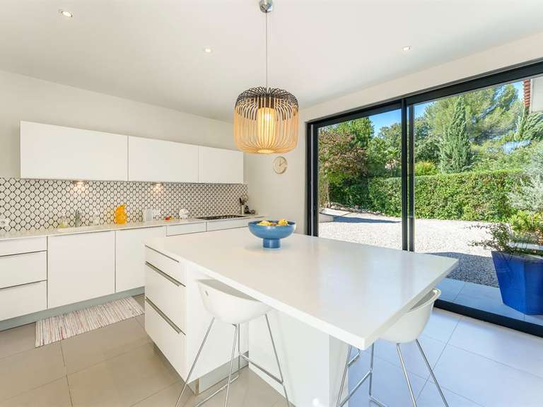 House Juvignac - 4 bedrooms - 200m²