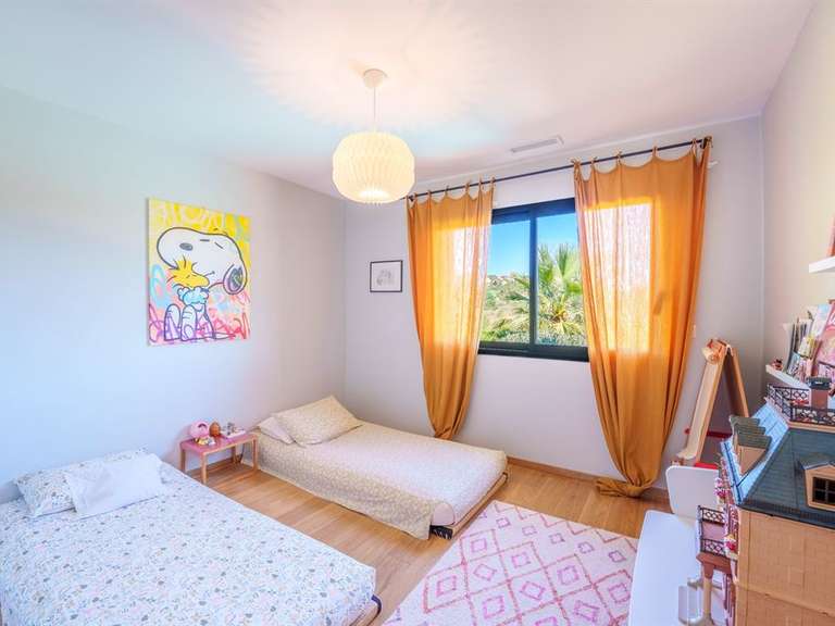 House Juvignac - 4 bedrooms - 200m²