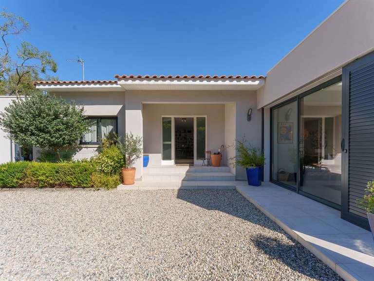 House Juvignac - 4 bedrooms - 200m²