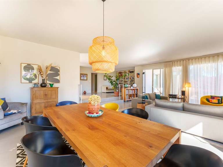 House Juvignac - 4 bedrooms - 200m²