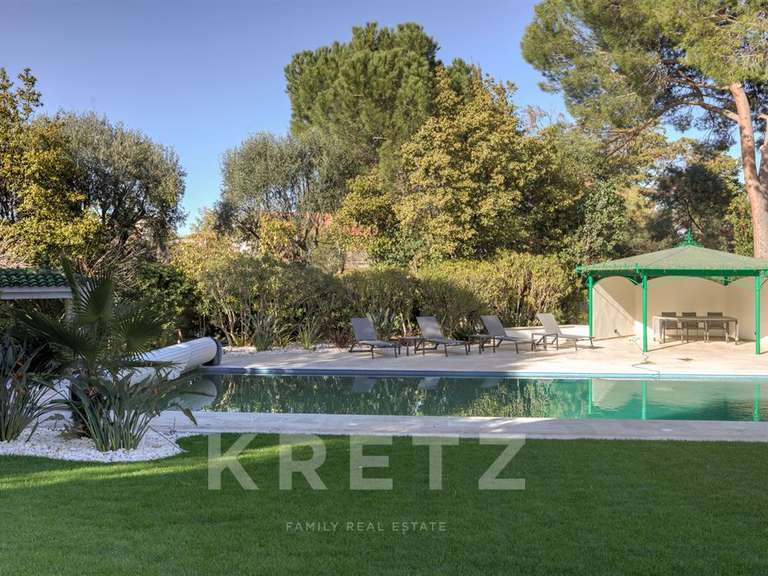 Maison Cap-d-antibes - 6 chambres - 300m²