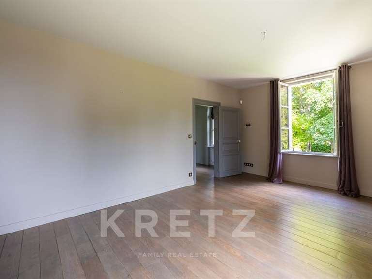Maison Neauphle-le-Vieux - 8 chambres - 483m²