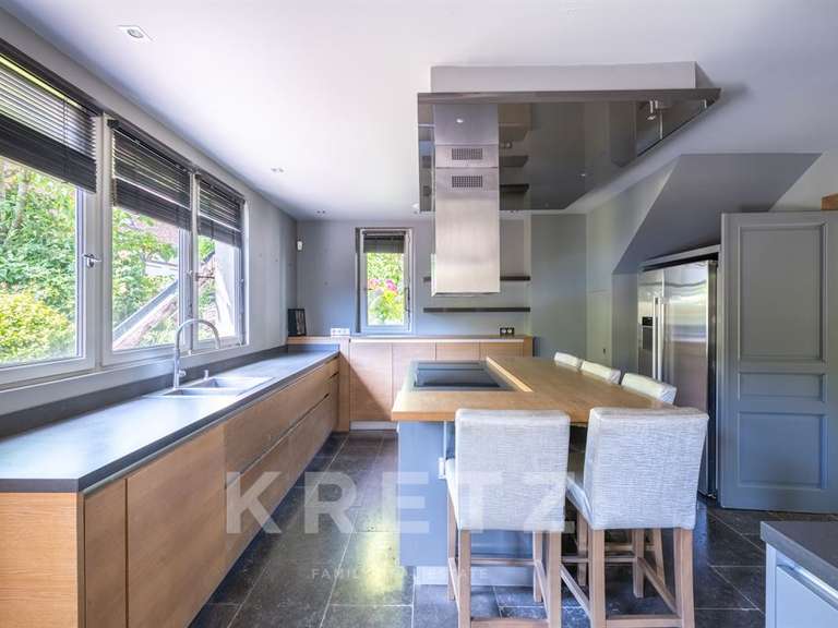Maison Neauphle-le-Vieux - 8 chambres - 483m²