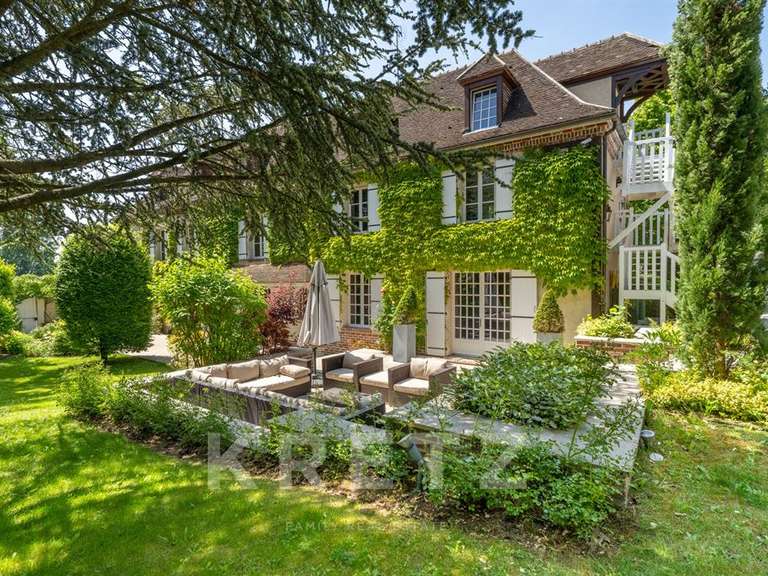 Maison Neauphle-le-Vieux - 8 chambres - 483m²