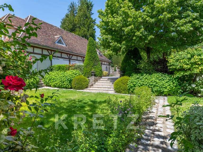 Maison Neauphle-le-Vieux - 8 chambres - 483m²