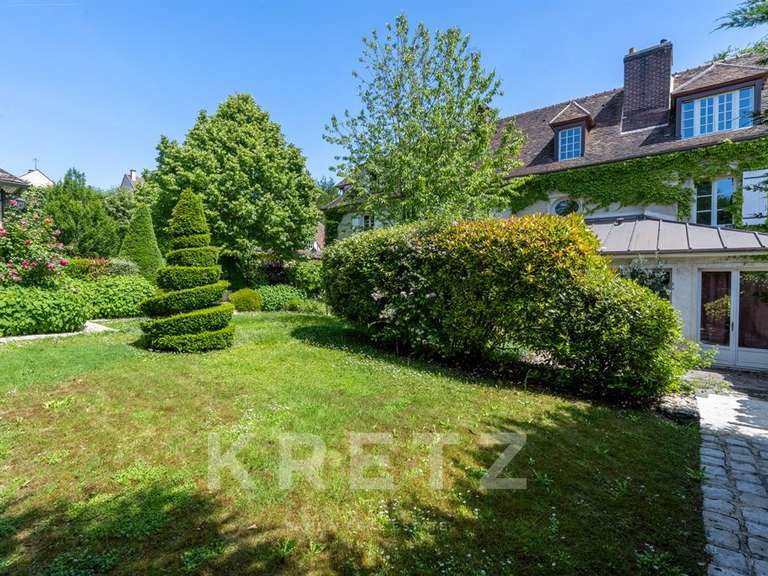 Maison Neauphle-le-Vieux - 8 chambres - 483m²