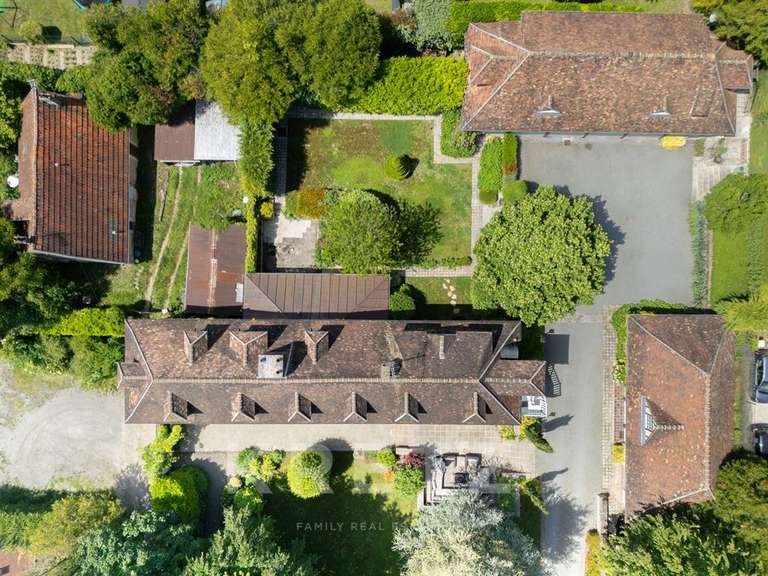 Maison Neauphle-le-Vieux - 8 chambres - 483m²