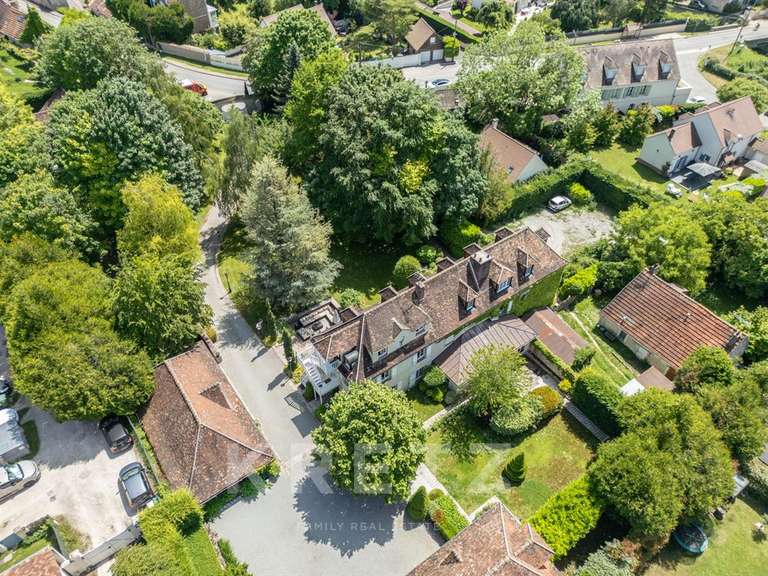 Maison Neauphle-le-Vieux - 8 chambres - 483m²