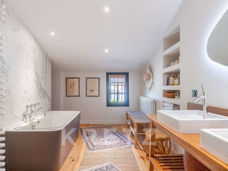 House Eysines - 5 bedrooms - 305m²