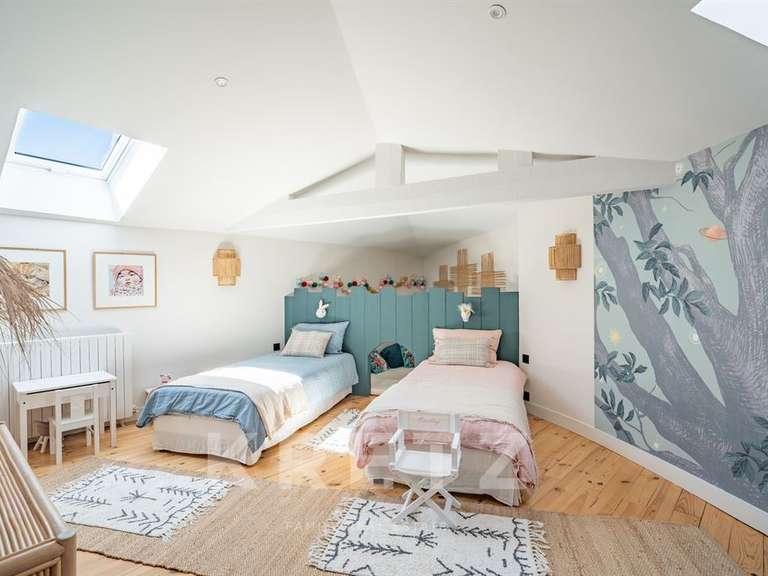House Eysines - 5 bedrooms - 305m²
