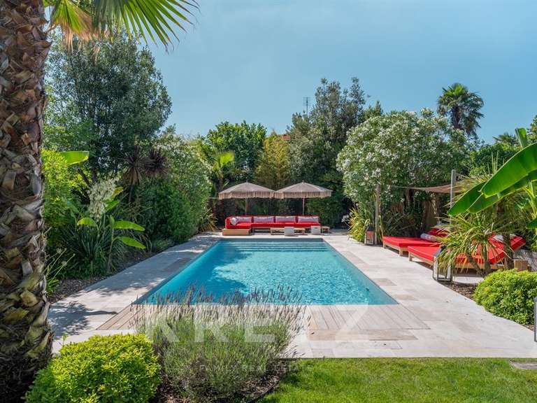 House Eysines - 5 bedrooms - 305m²