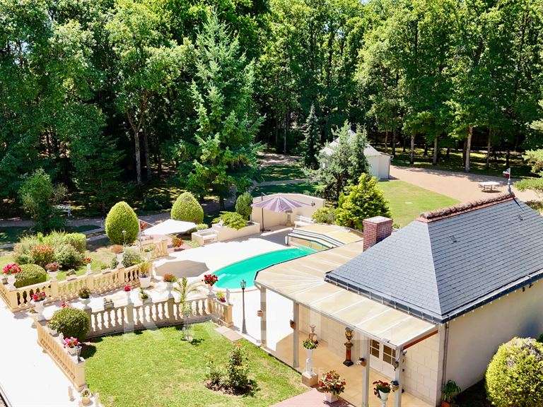 House Chambray-lès-Tours - 4 bedrooms - 395m²