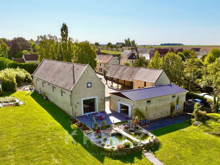 Maison Saint-Pierre-sur-Dives - 4 chambres - 285m²