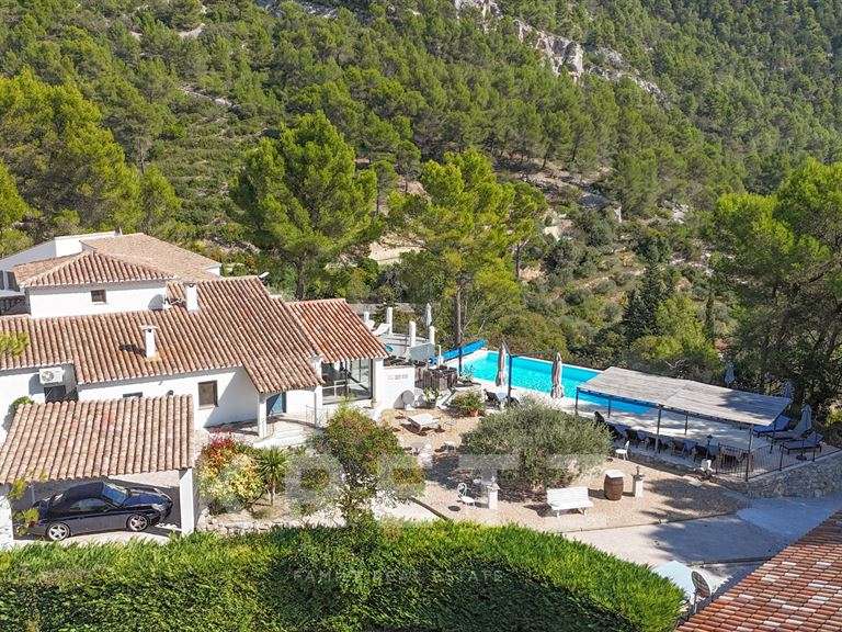 House Fontaine-de-Vaucluse - 14 bedrooms - 420m²