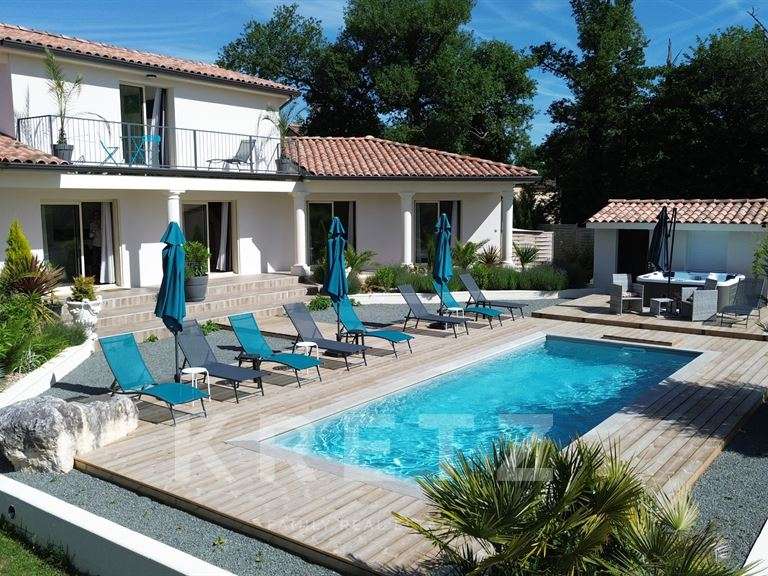 House Saint-Privat-Des-Prés - 5 bedrooms - 240m²
