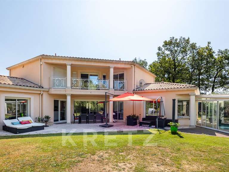 Maison Rezé - 4 chambres - 196m²
