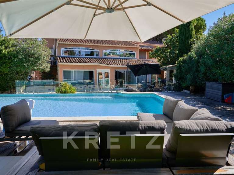 Maison Saint-Saturnin-lès-Avignon - 6 chambres - 399m²