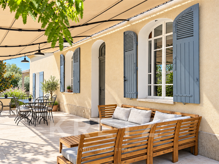Maison Saint-Rémy-de-Provence - 5 chambres - 187m²