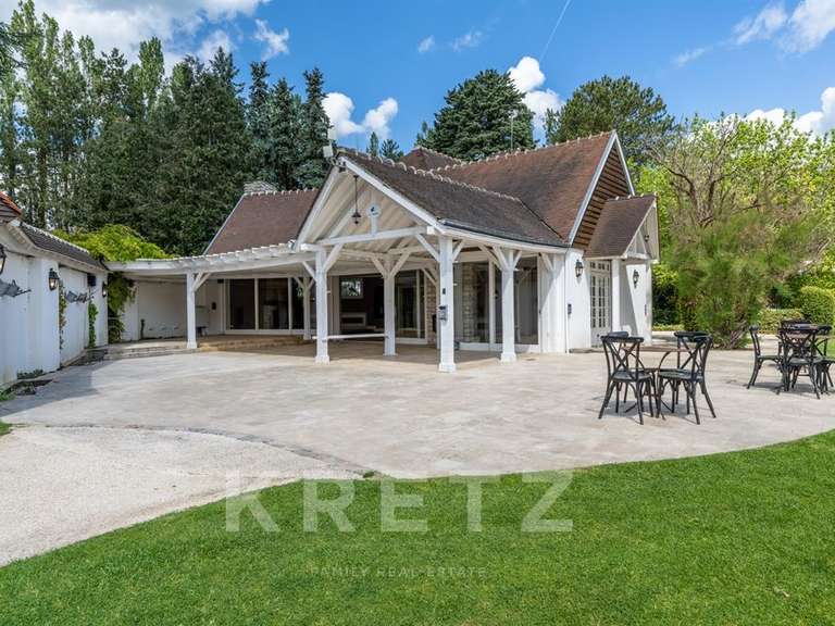Maison Les Mesnuls - 4 chambres - 1100m²