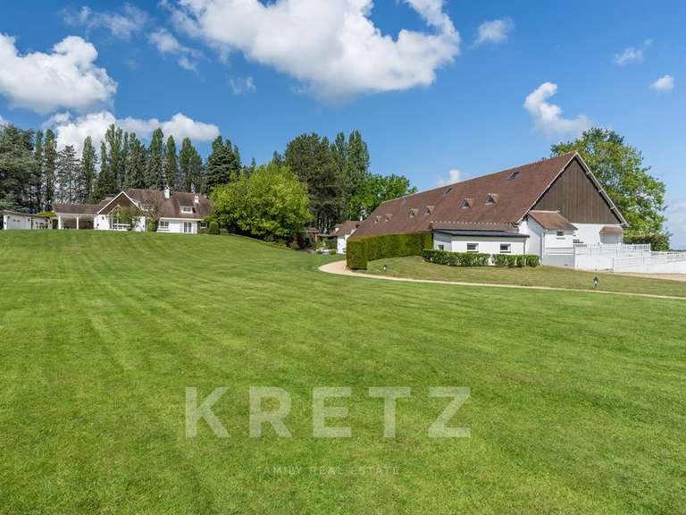 Maison Les Mesnuls - 4 chambres - 1100m²