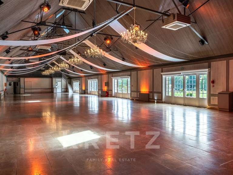 Maison Les Mesnuls - 4 chambres - 1100m²