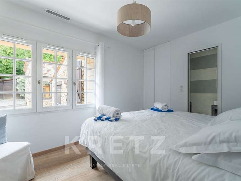 Maison Carignan-de-Bordeaux - 5 chambres - 283m²