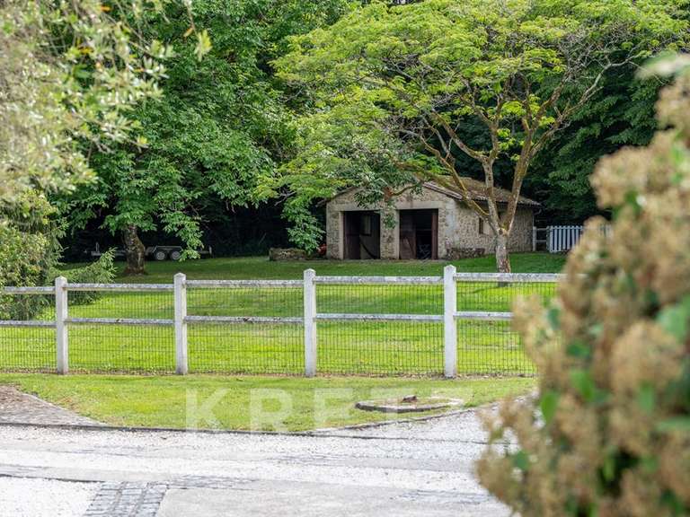 Maison Carignan-de-Bordeaux - 5 chambres - 283m²