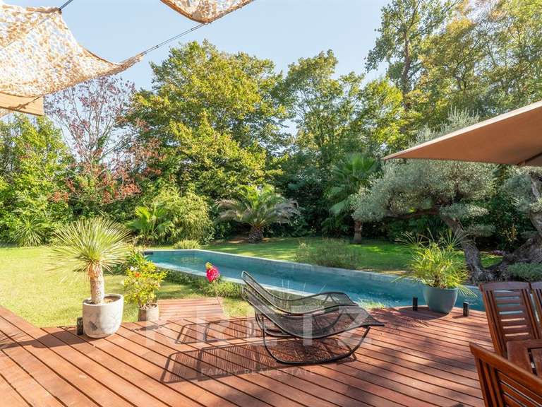 Maison Mérignac - 4 chambres - 320m²
