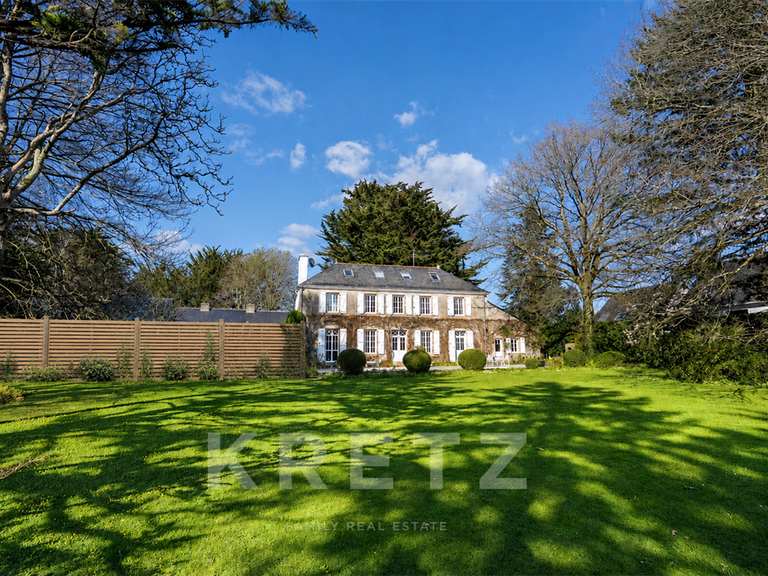 Maison Quéven - 5 chambres - 251m²
