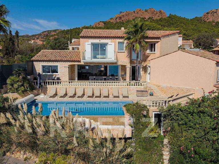 Maison Saint-Raphaël - 6 chambres - 400m²