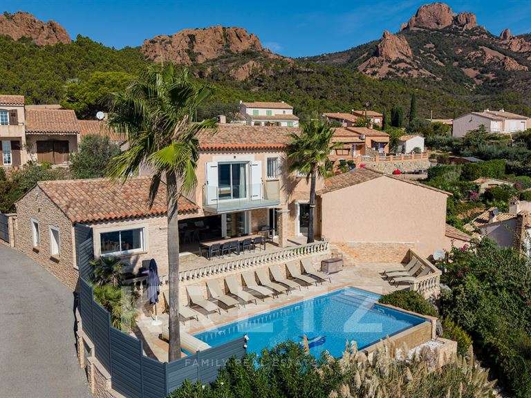 Maison Saint-Raphaël - 6 chambres - 400m²