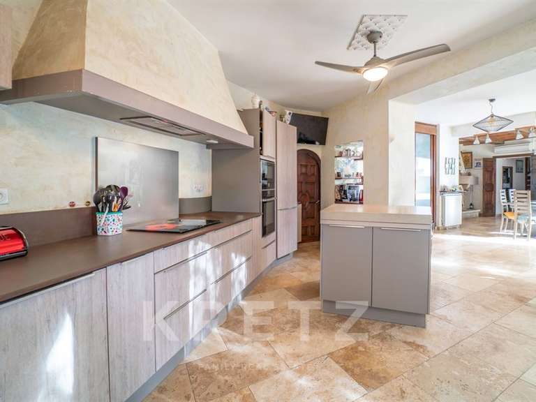 Maison Nîmes - 6 chambres - 480m²