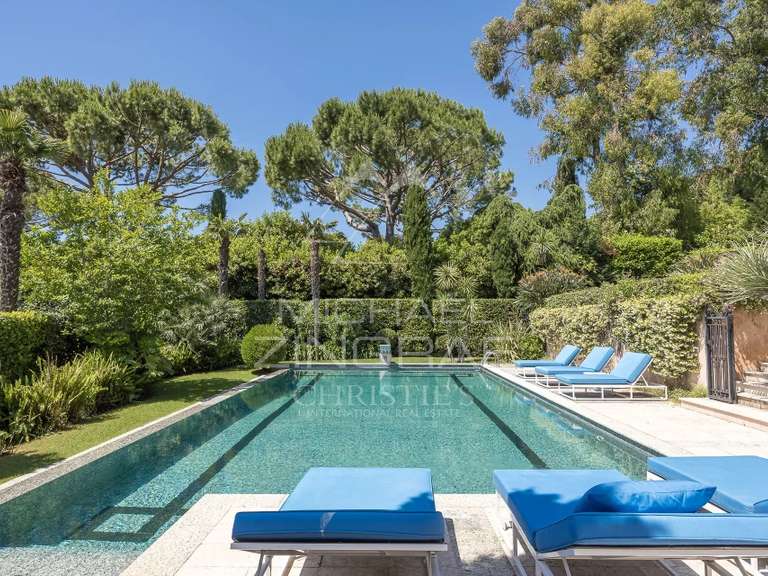 Maison Cap-d-antibes - 5 chambres - 379m²