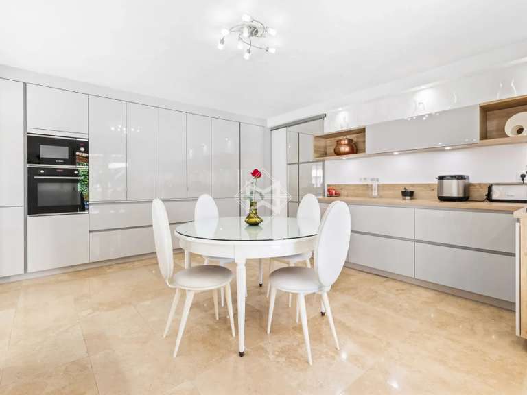 House Peymeinade - 3 bedrooms - 267m²