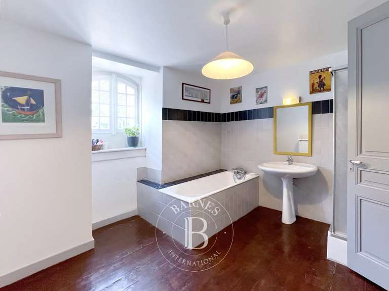 Maison Aix-les-Bains - 8 chambres - 467m²