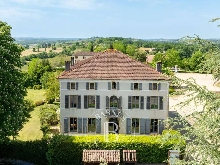 House Amou - 9 bedrooms - 517m²