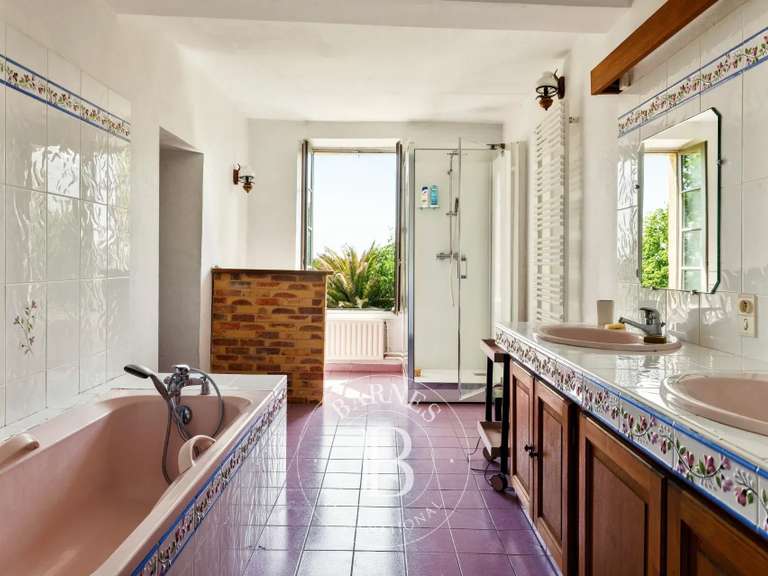 House Amou - 9 bedrooms - 517m²